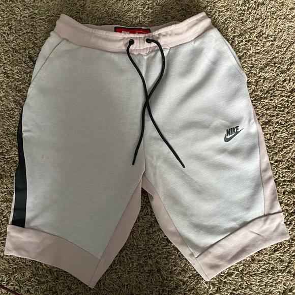 nike tech fleece shorts 2018